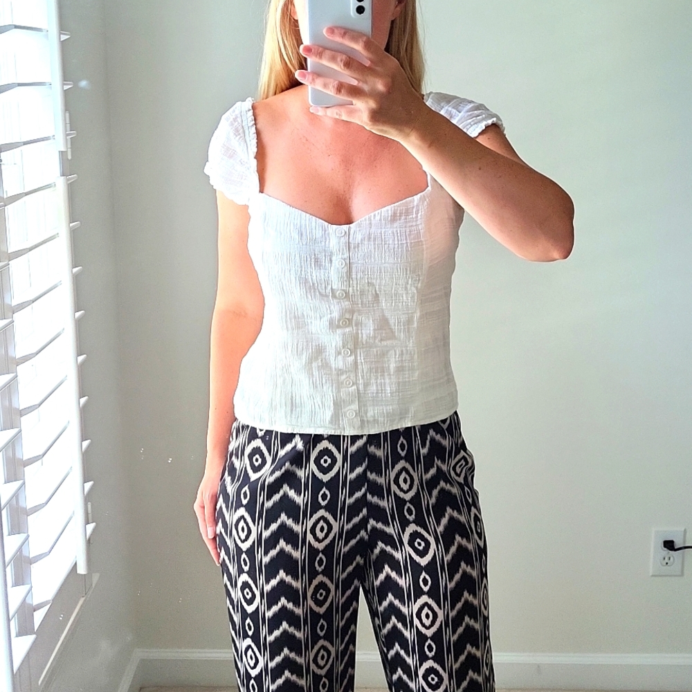 White top. (Pants in another listing)